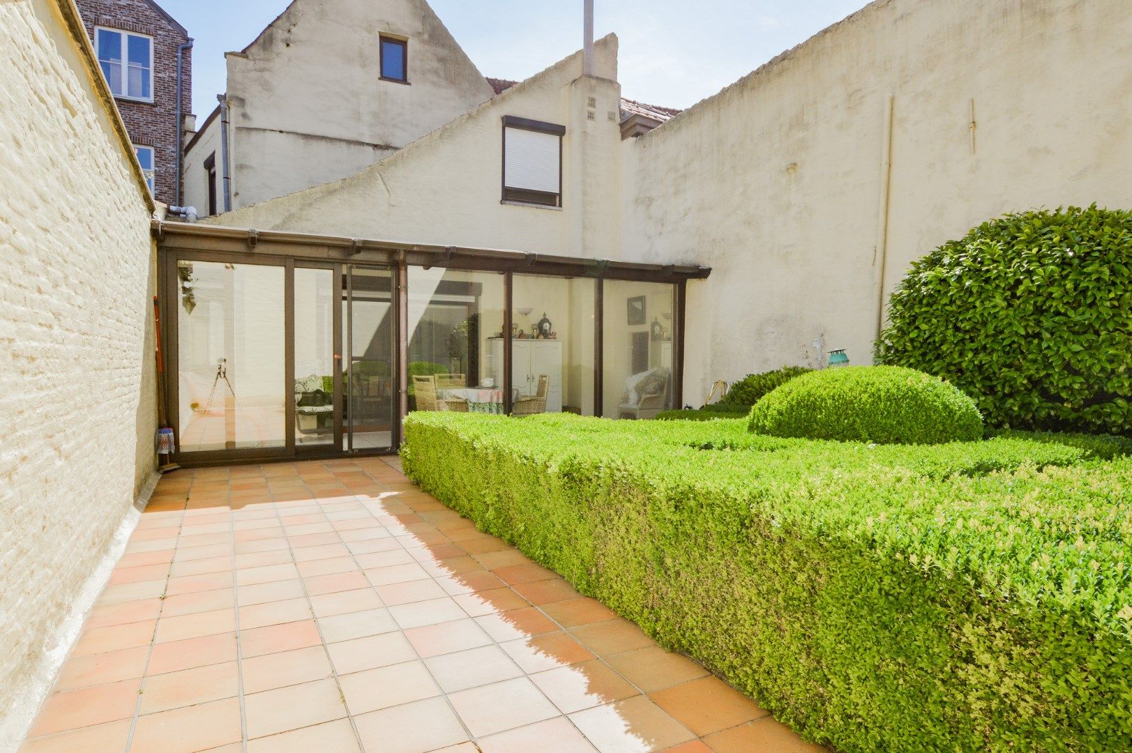 Ruime rijwoning op toplocatie in de Brugse binnenstad foto 9