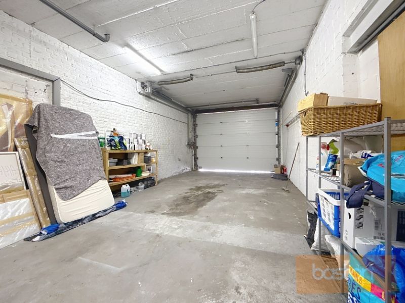 Instapklaar appartement met ruime garage foto 11