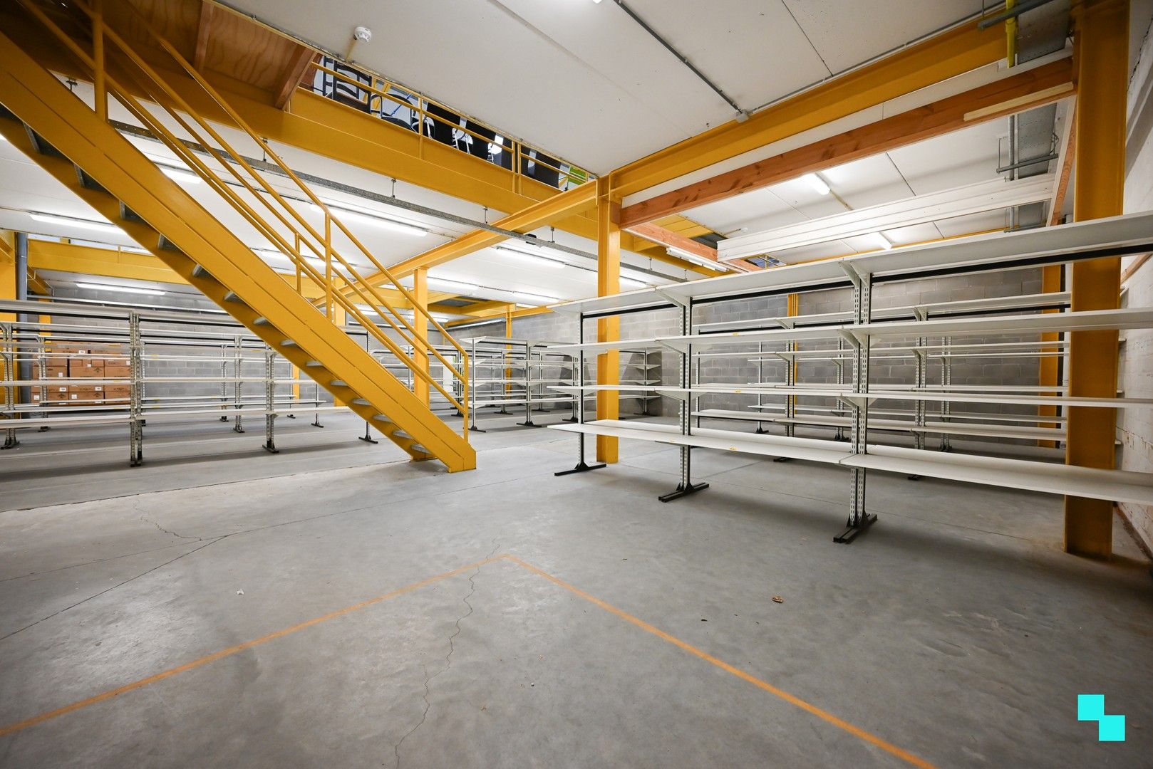 Magazijn van ca. 272 m² in het centrum van Izegem foto 7