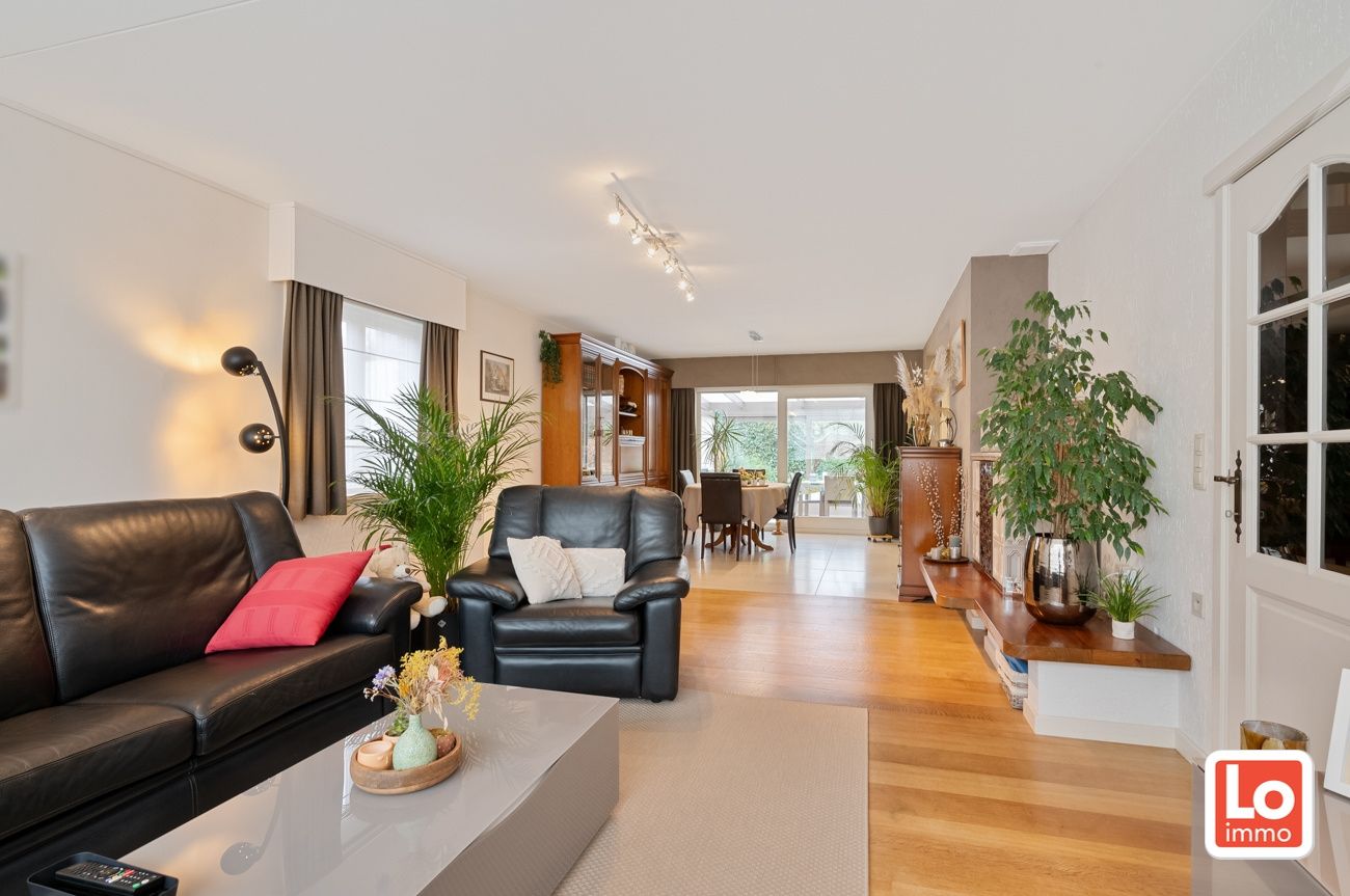 VERKOCHT! Charmante alleenstaande woning met grote tuin te Sint-Amandsberg! foto 4