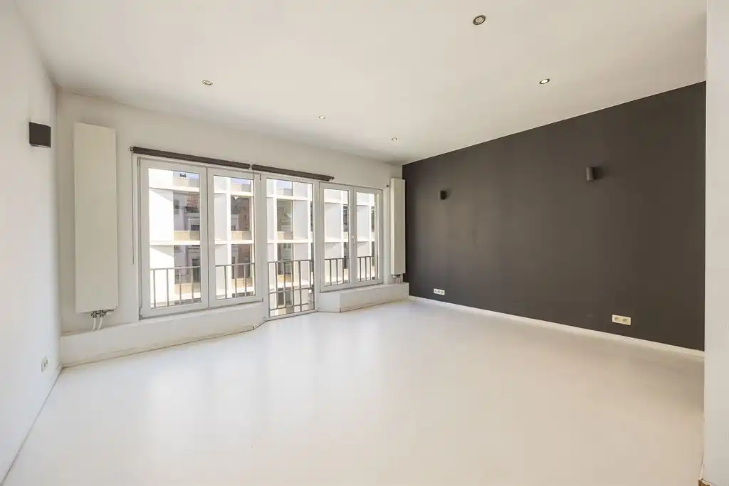 Gerenoveerd duplex appartement met 2 slaapkamers en gigantisch terras  foto 12