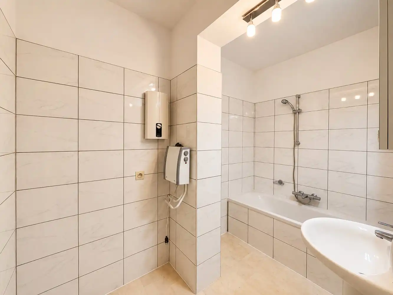 RUIM APPARTEMENT AAN DE STADSRAND foto 8