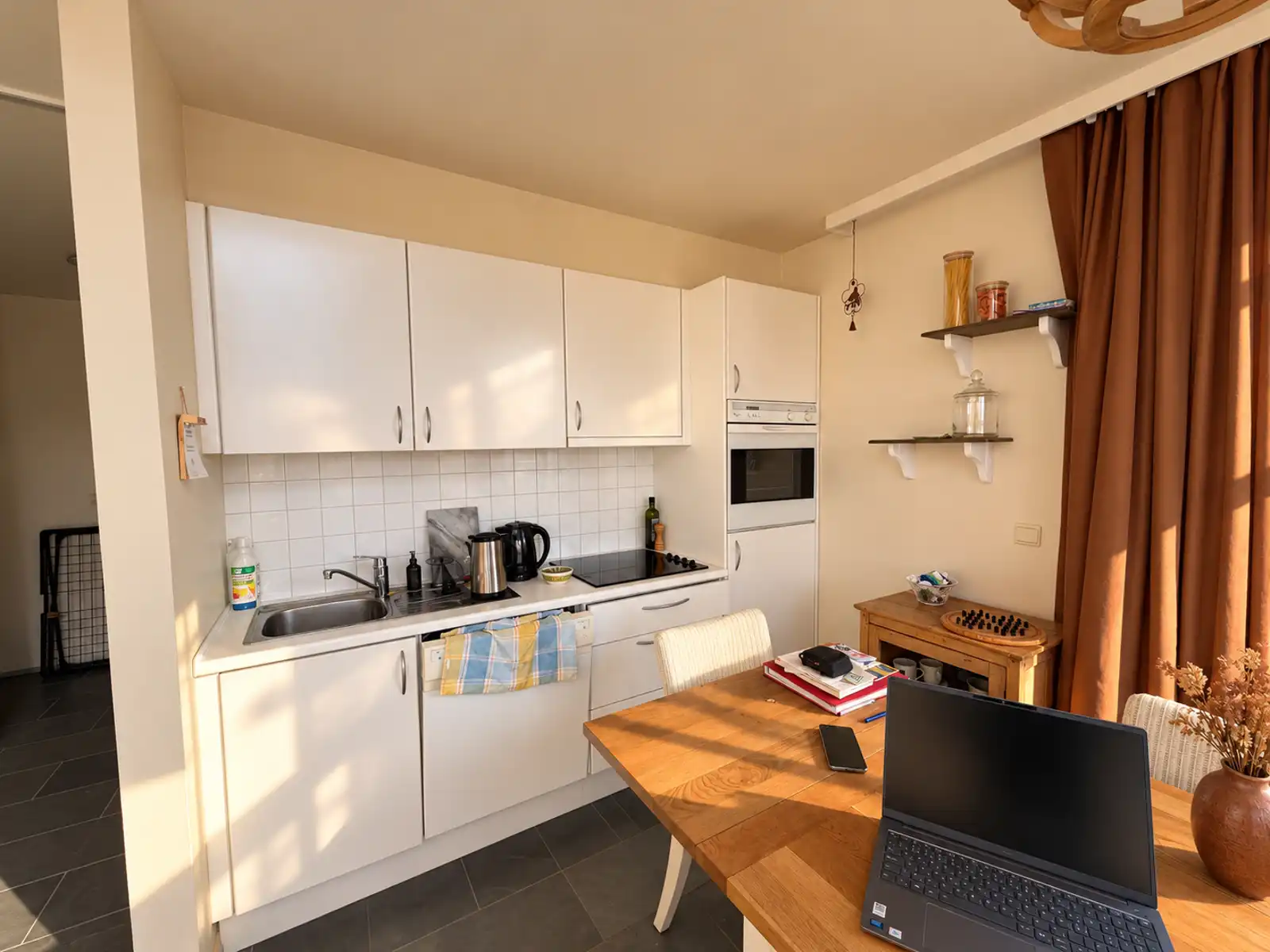 Lichtrijk dakappartement met ruim zonneterras en 1 slpk foto 7