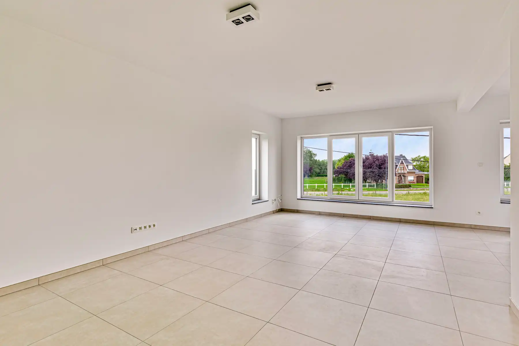 Duplex appartement met 4 slpk en 2 badkamers, tuin en garage foto 2