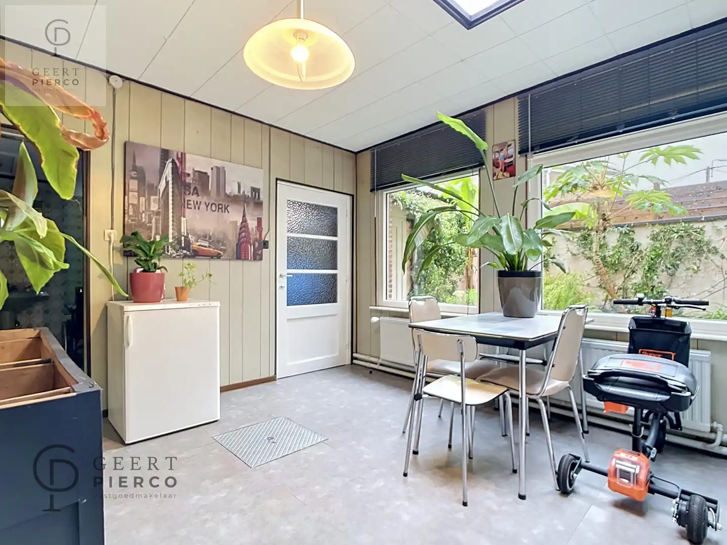 Op te frissen rijwoning gelegen aan de stadsrand van Landen. foto 10