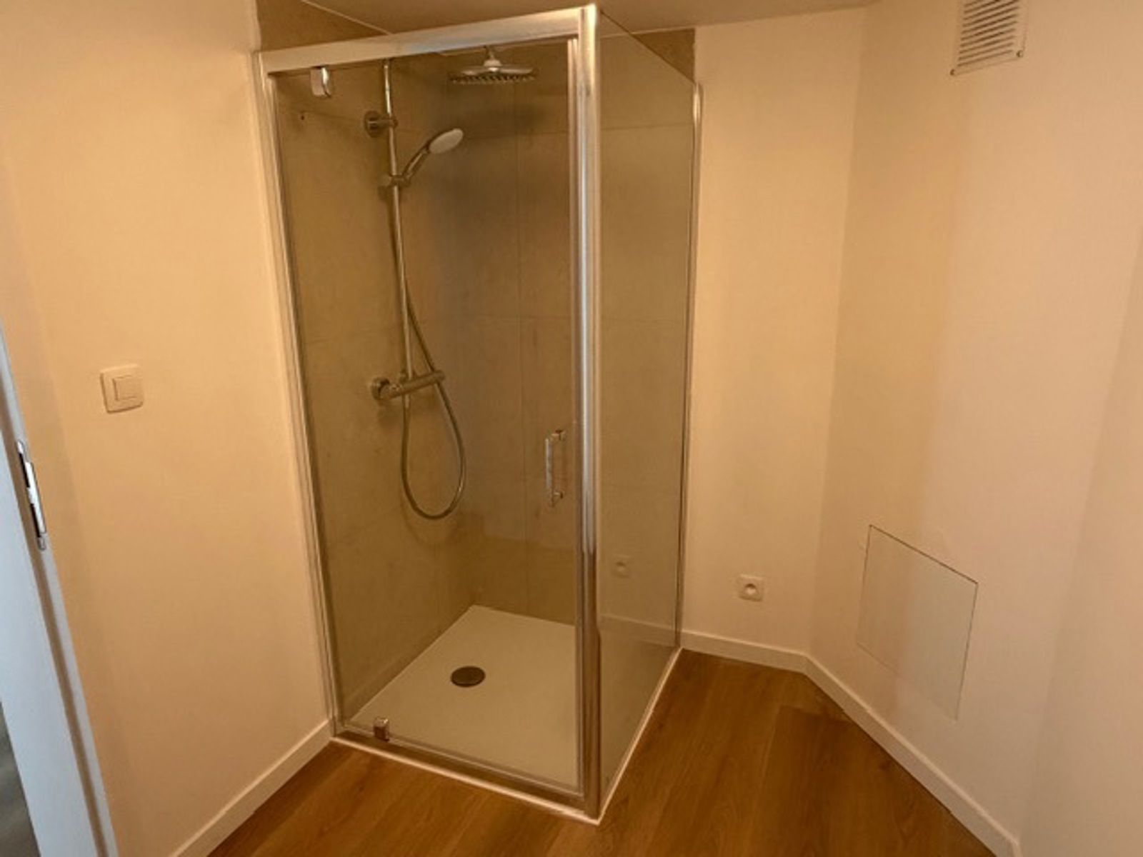 Volledig gerenoveerde woning 4 slpks garage te Tienen foto 13