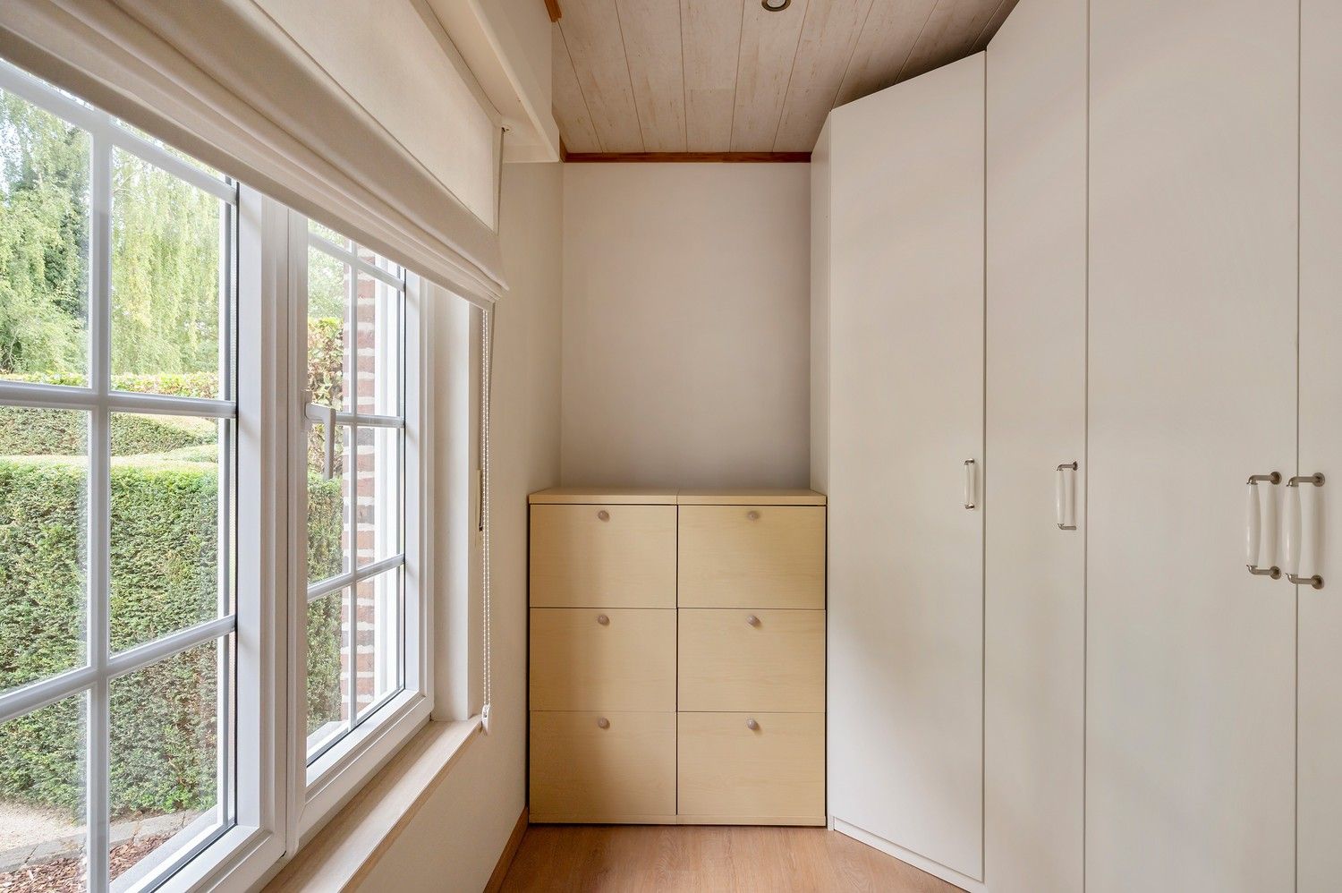 Ruime gezinswoning op breed en groot perceel van 1122m² foto 16