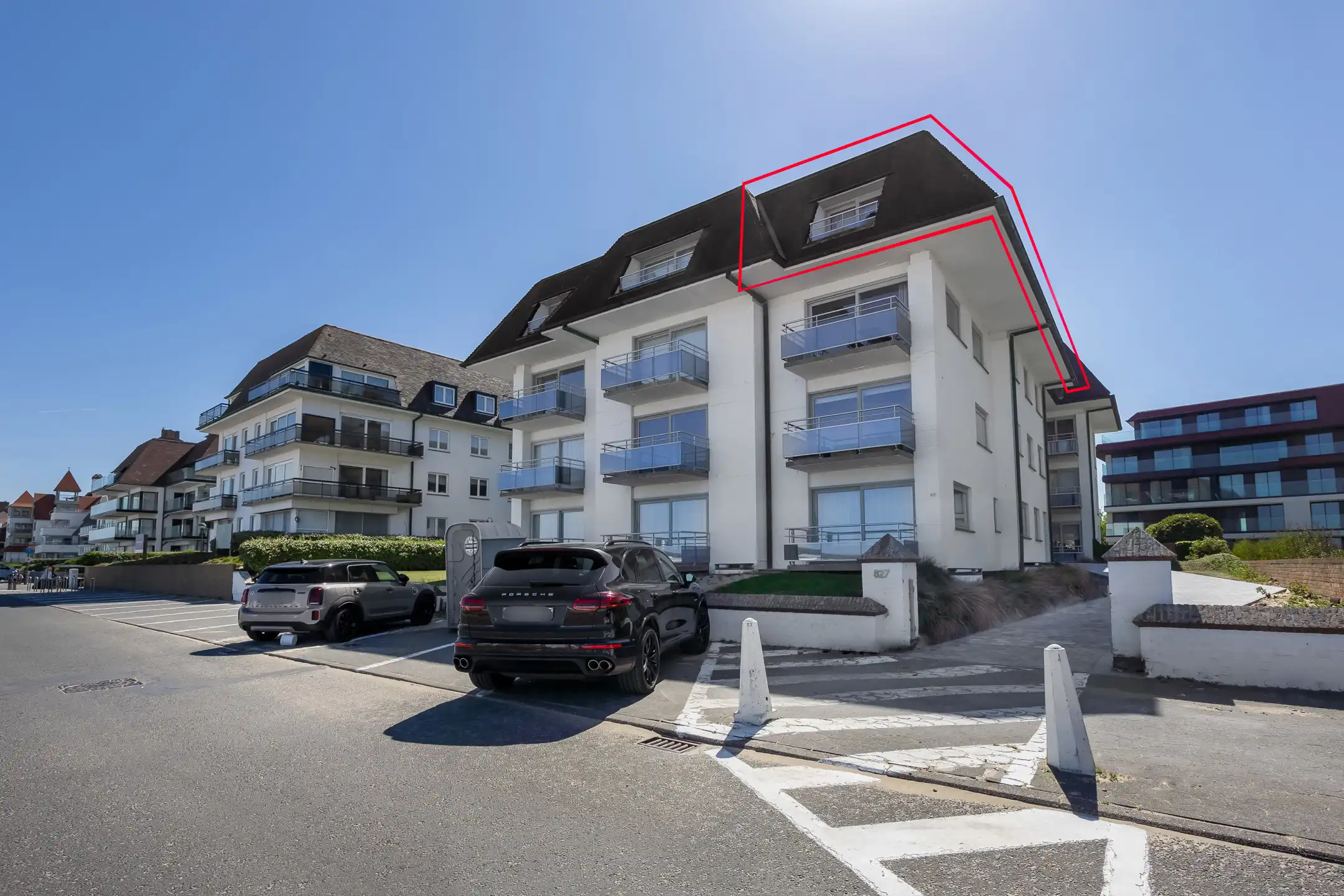 Luxueus gerenoveerd 3slpk appartement met frontaal zeezicht foto 3
