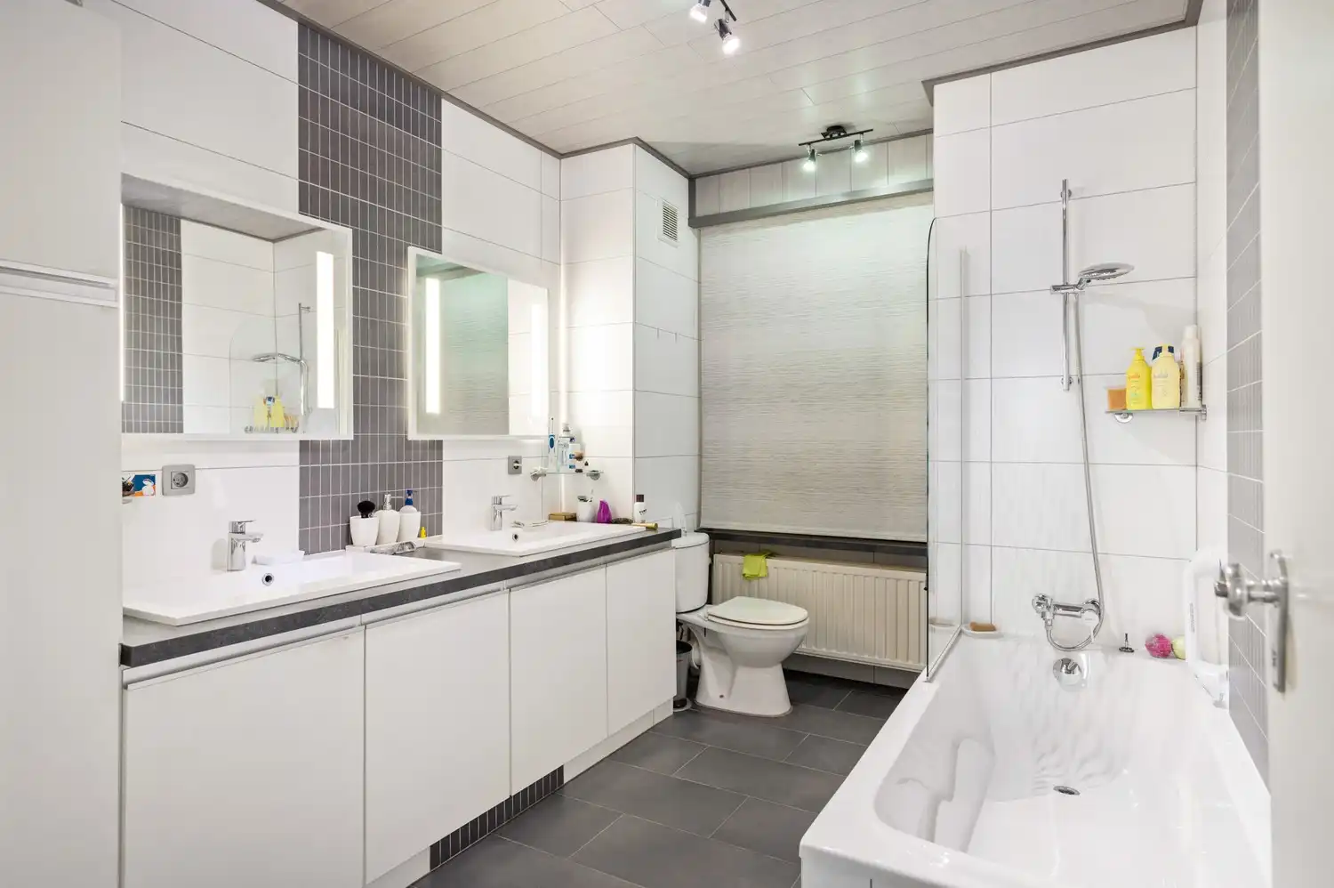 Halfopen bel-etagewoning met 3 slaapkamers, garage en zuidoostgerichte tuin foto 15