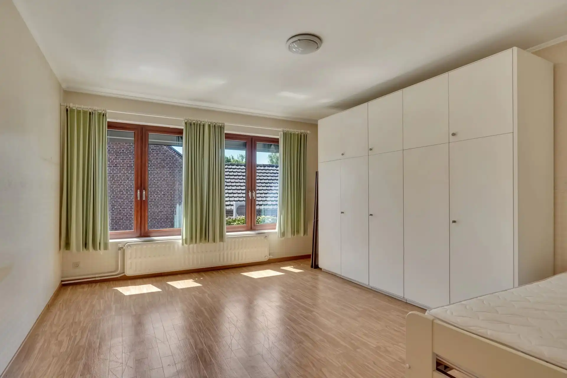 Ruime gezinswoning met 3 slaapkamers, garage en tuin foto 10