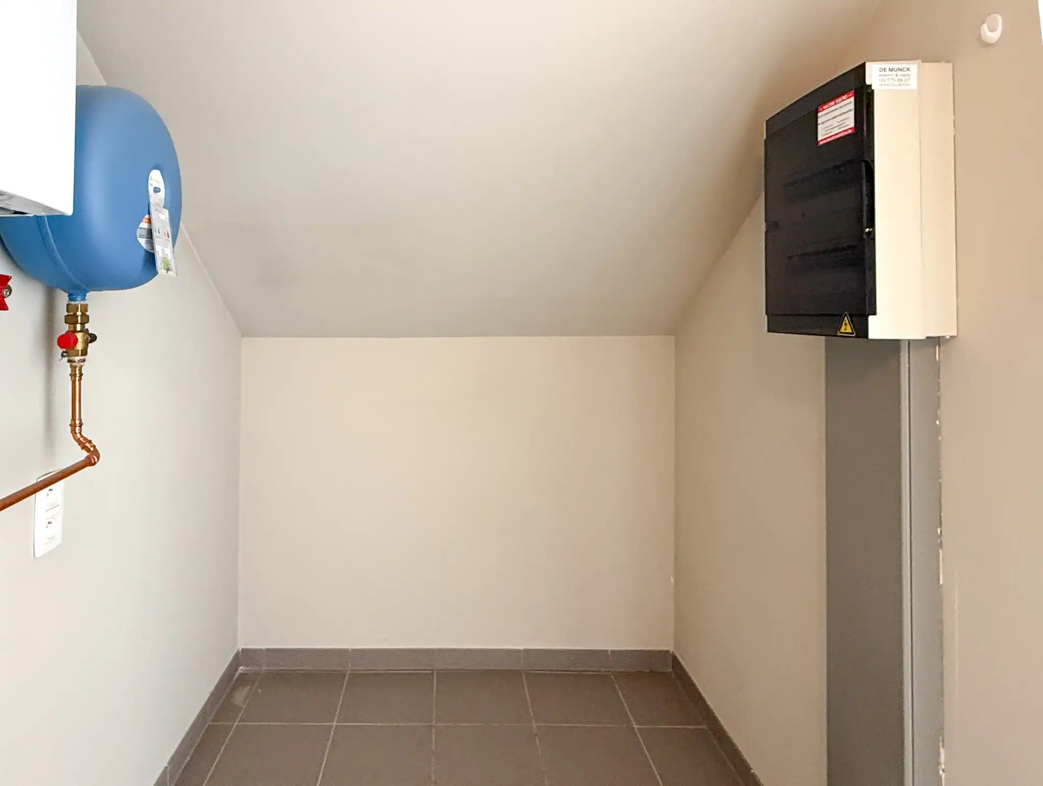 Duplexappartement met 2 slaapkamers op de Grote Markt van Beveren foto 8