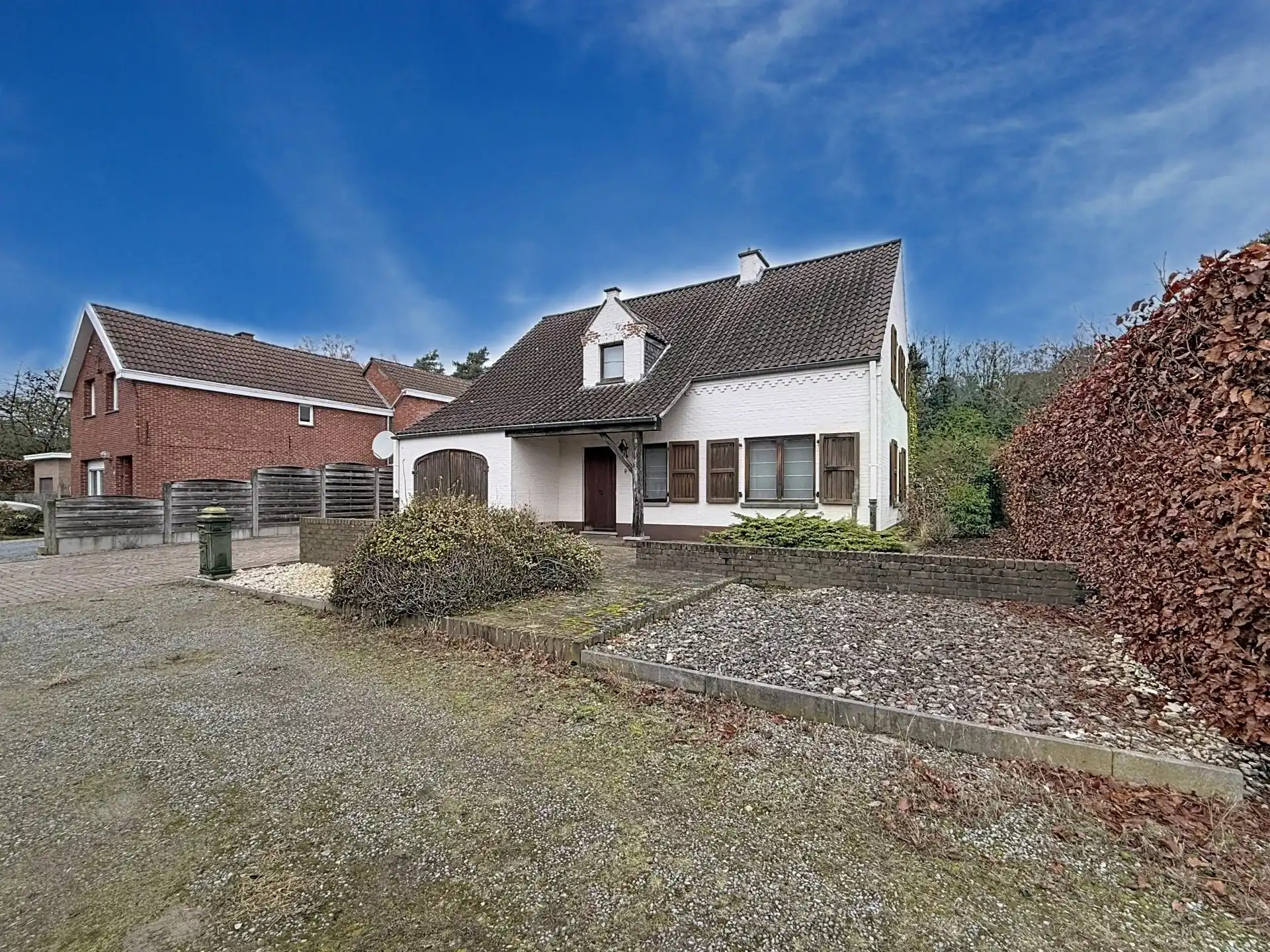 Op te frissen woning met 4 slaapkamers op een groot perceel. foto 42