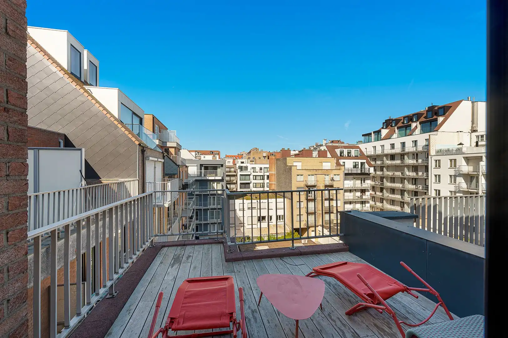 Appartement met schitterend zonneterras en zijdelings zeezicht vlakbij het Driehoeksplein in het Zoute. foto 16