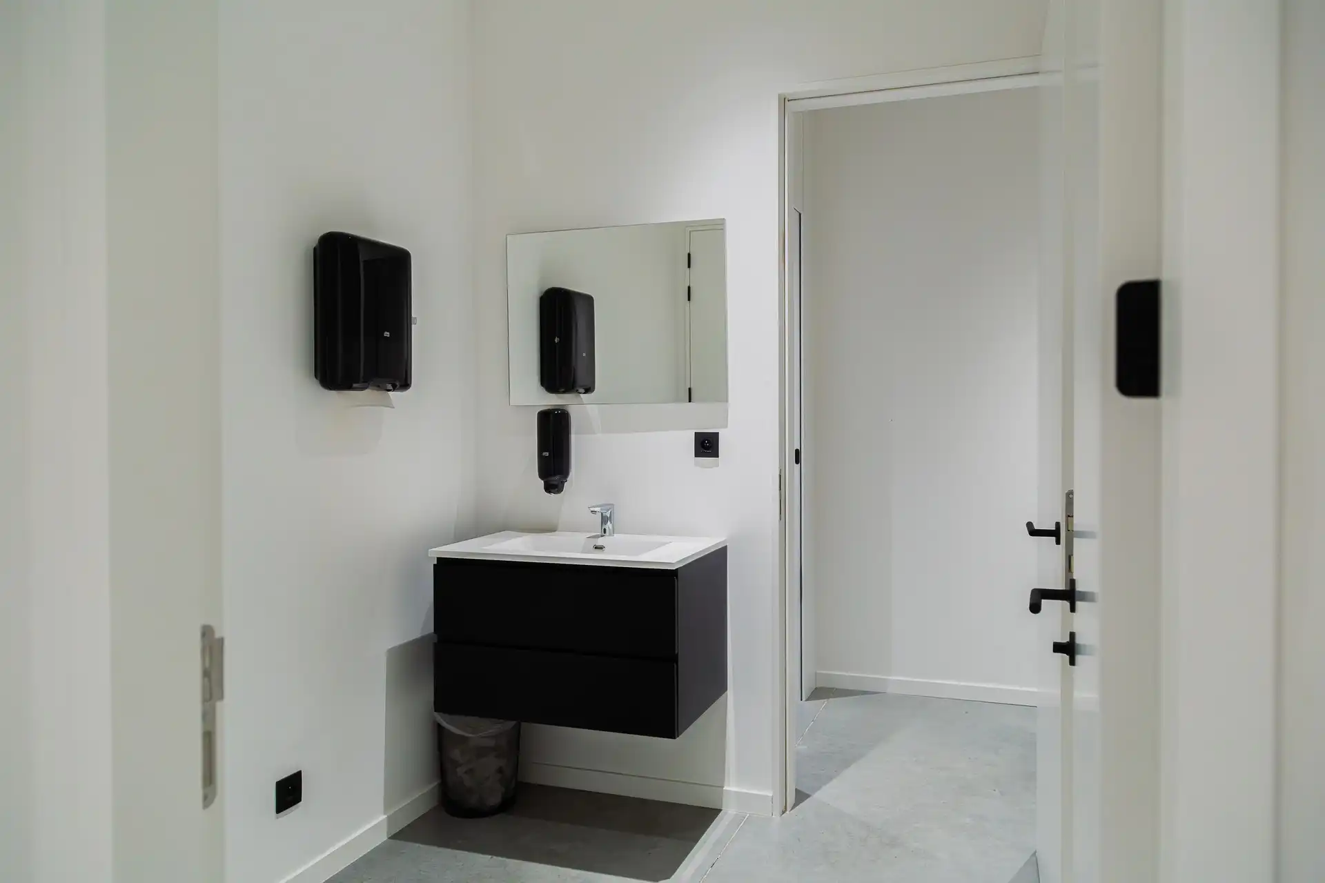 RECENT KANTOORGEBOUW VAN 366M² TE TONGEREN NABIJ E313. foto 15