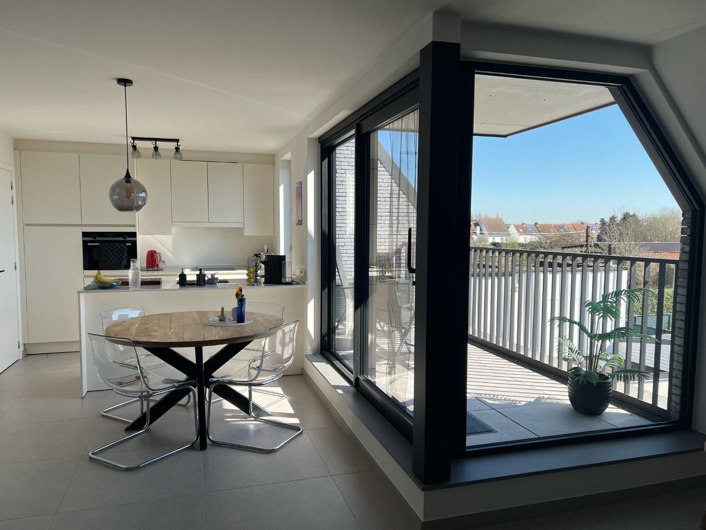 Recent appartement met groot zuid-gericht terras, staanplaats en drie kamers. foto 15