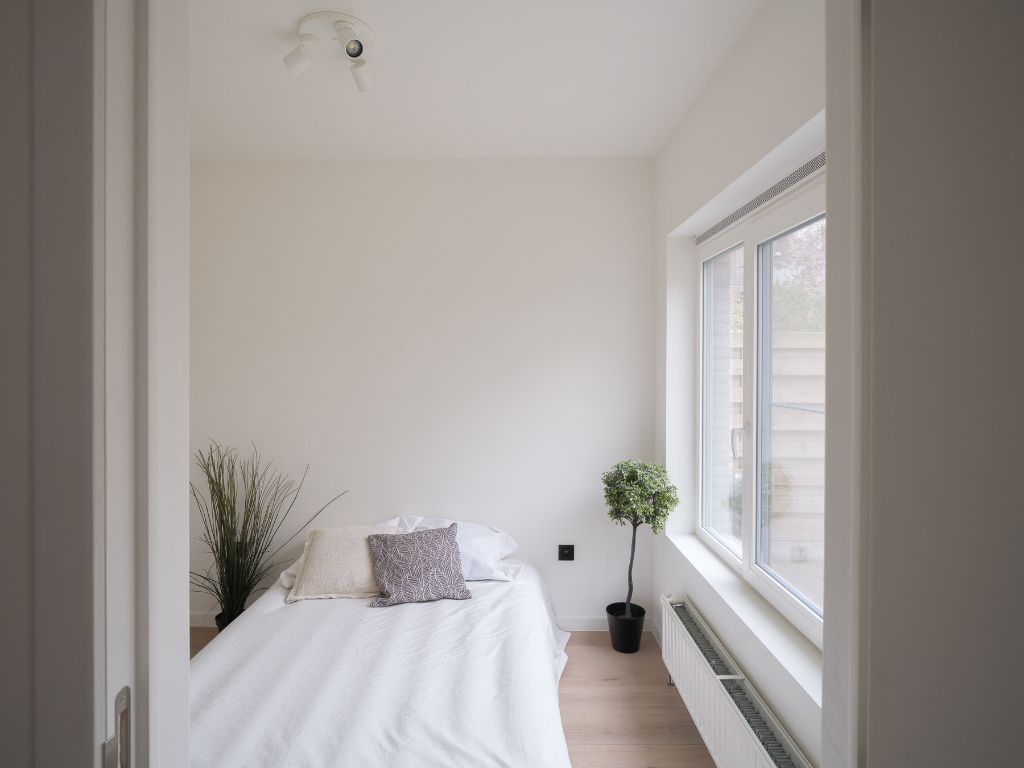 Gerenoveerd 1 slpk appartement met tuin nabij station Gent Sint-Pieters foto 11