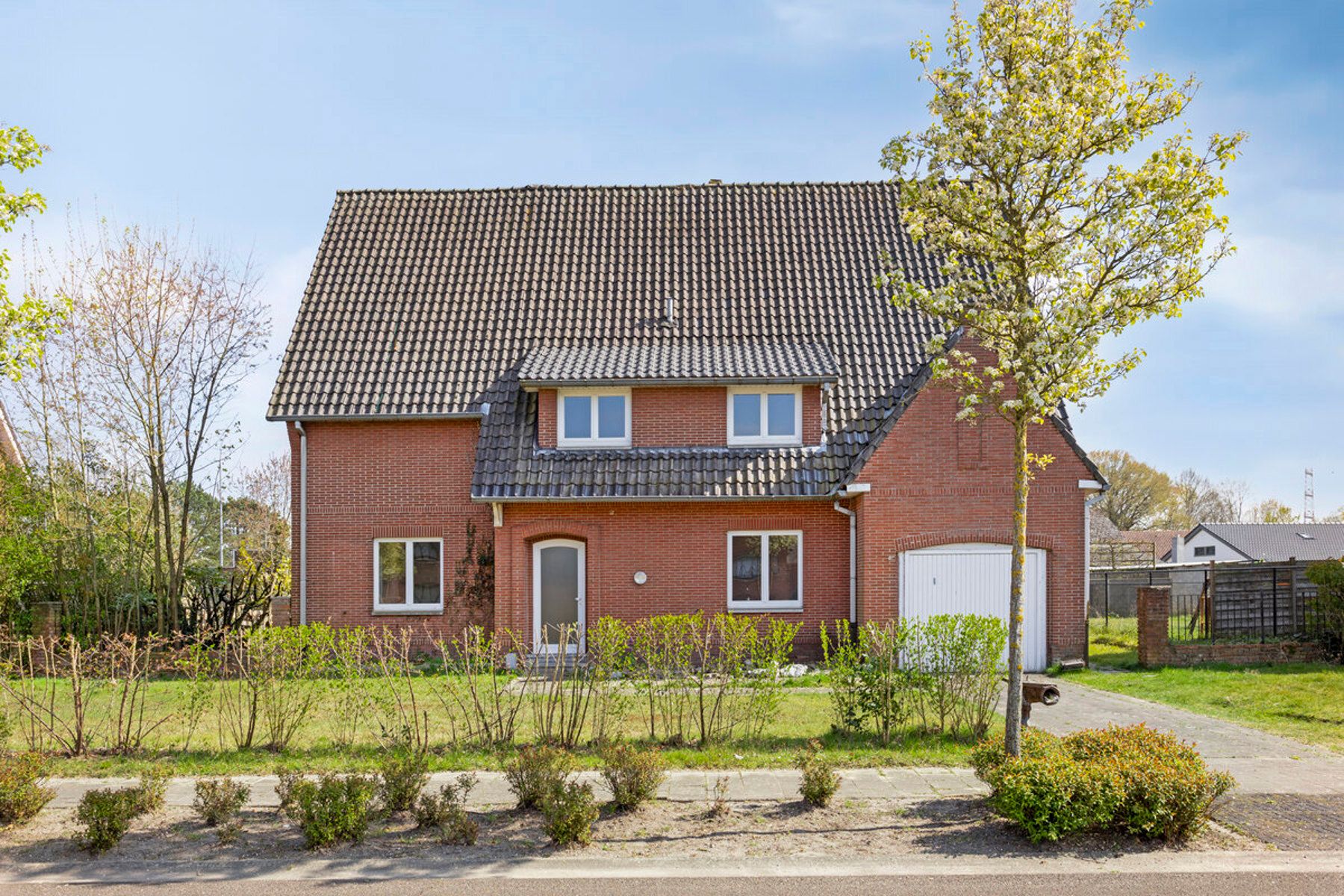 Charmant herenhuis met karakter en veel potentieel. foto 2