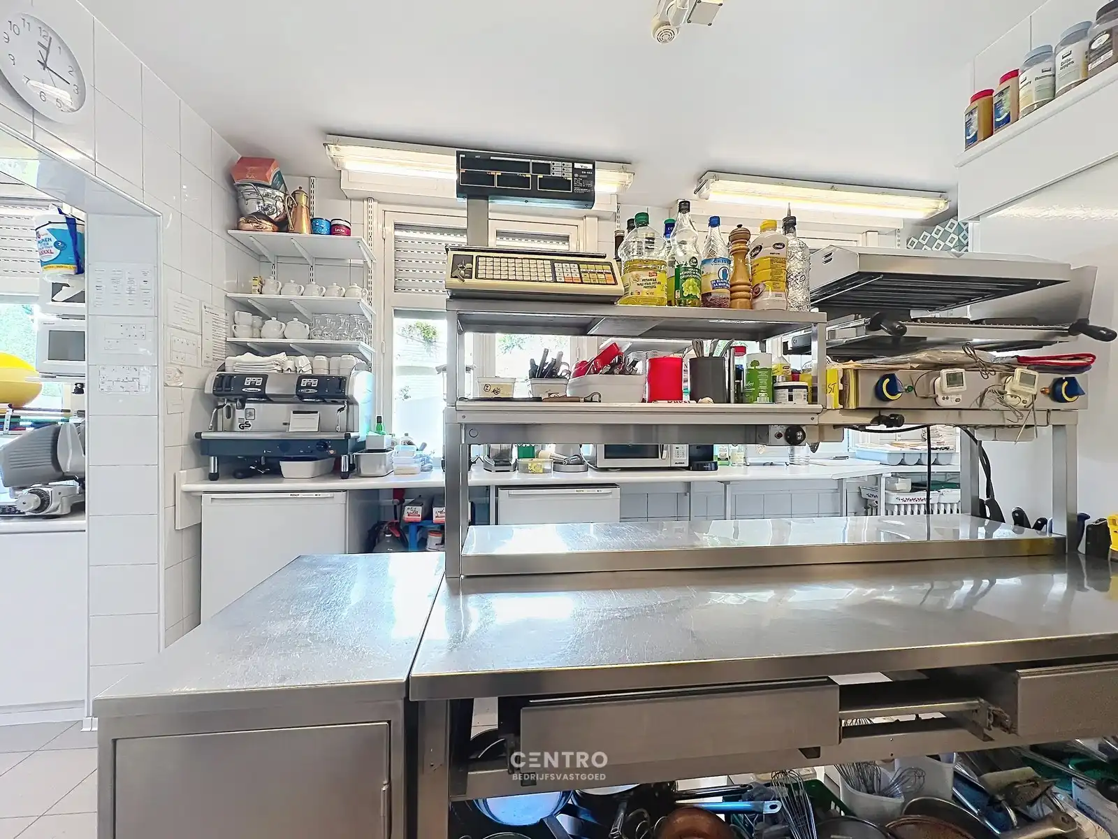 Prachtig herenhuis (thans restaurant met woning) met parkeerterrein en 3 garages op 50m van de Markt van Ingelmunster! Uitbreiding met naastgelegen huis voor B&B mogelijk. foto 15