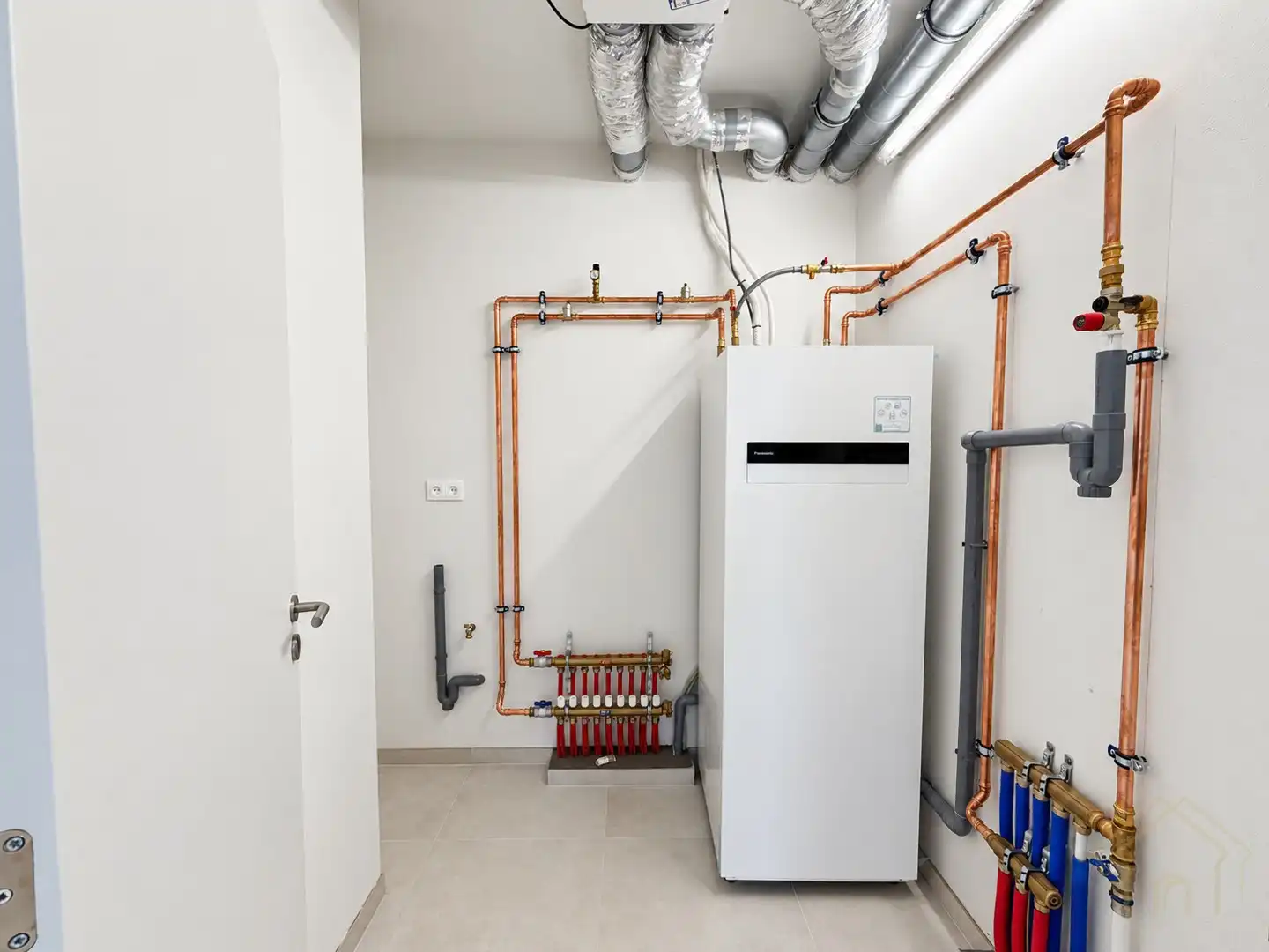 Instapklaar appartement met groot terras, verzicht, staanplaats en garage foto 4