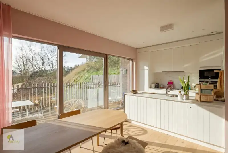 Ontdek dit uniek en zeer ruim duinen appartement (110m² netto bew.opp + terras 15 m²) op 250 meter van het strand en beslist op één van de mooiste locaties aan de westkust! foto 4