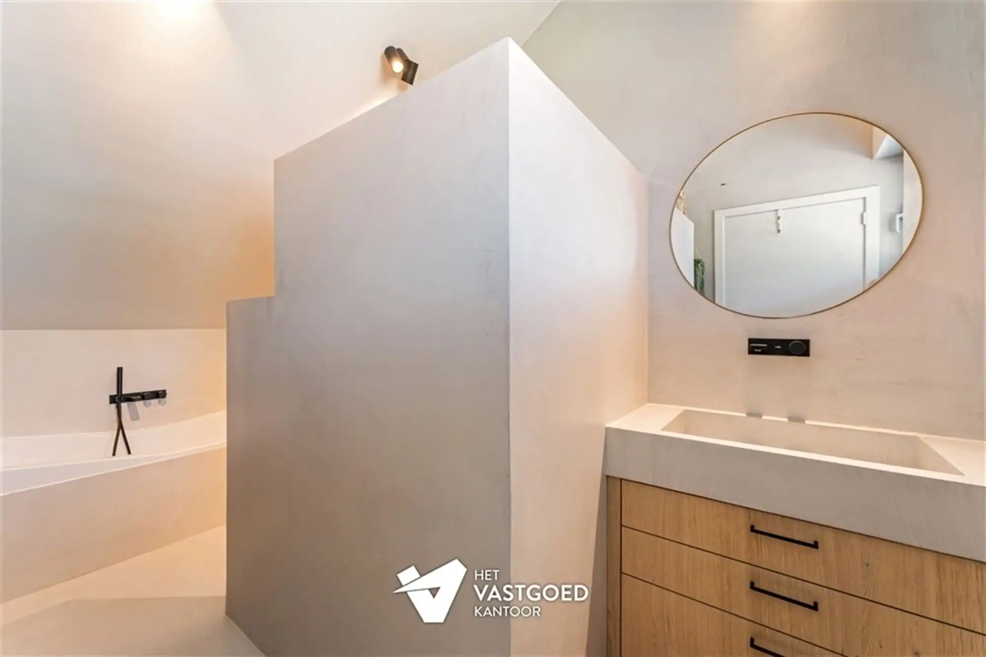 RECENTE WONING MET KWALITATIEVE AFWERKING OP TOP-LIGGING foto 18