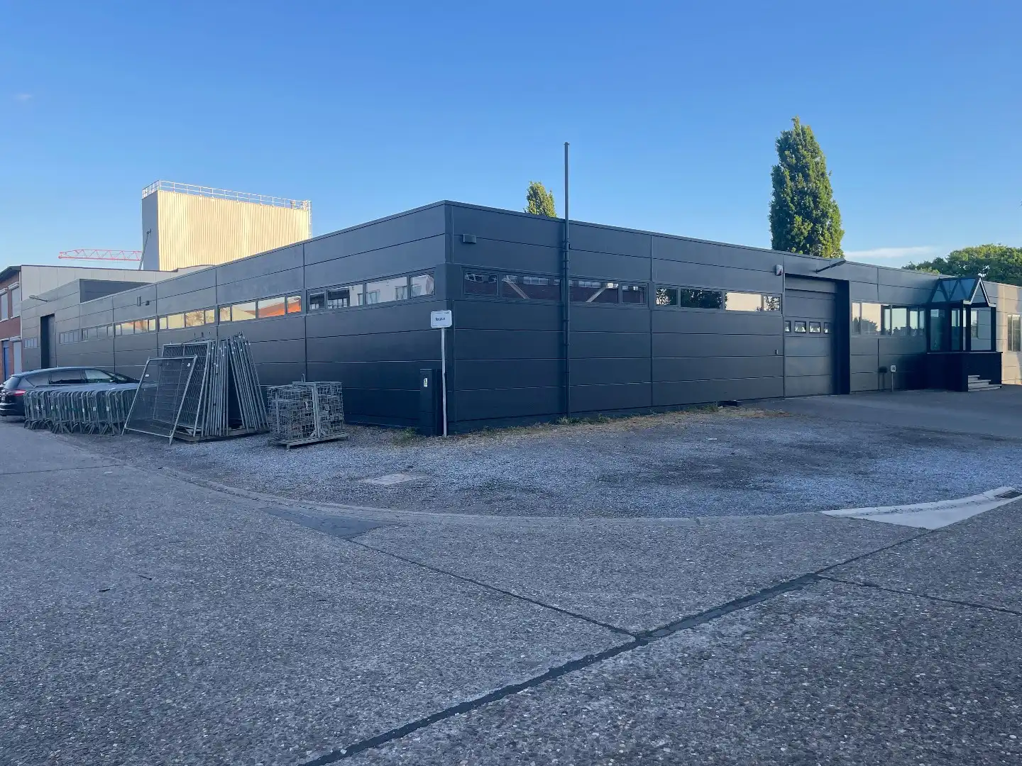 Industriële multifunctionele bedrijfsruimte van 1500m² in Hasselt met 2080 m² perceeloppervlakte en 50.00 parkeerplaatsen foto 4