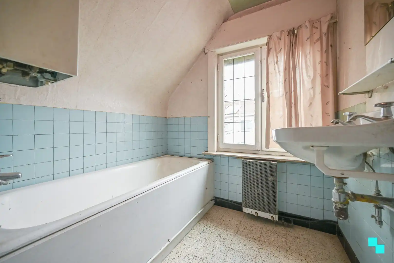 Compleet te renoveren eengezinswoning met landelijke zichten en sterke bereikbaarheid te Izegem foto 13