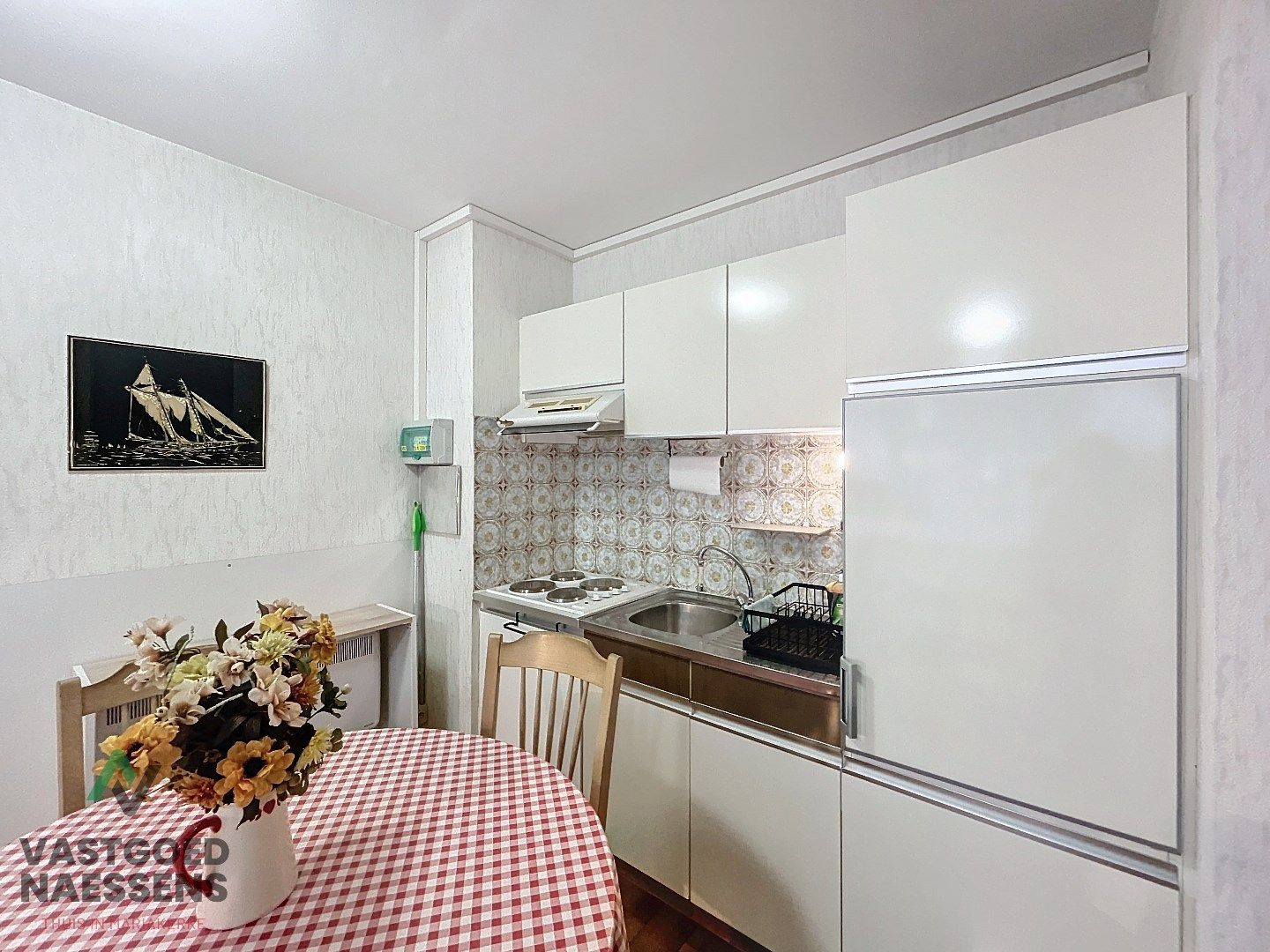 INSTAPKLARE GEMEUBELDE STUDIO MET BERGING VLAKBIJ ZEEDIJK foto 5