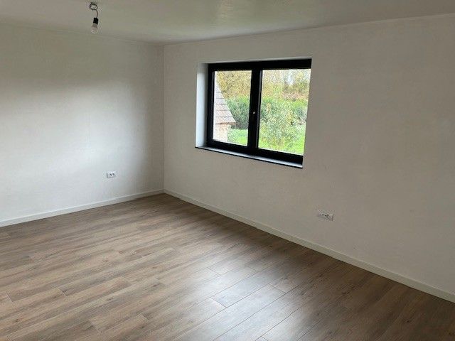 Instapklare nieuwbouw woning op 327 m² grond met 3 slaapkamers. Hoge afwerkingsgraad en laag energieverbruik!!! foto 14