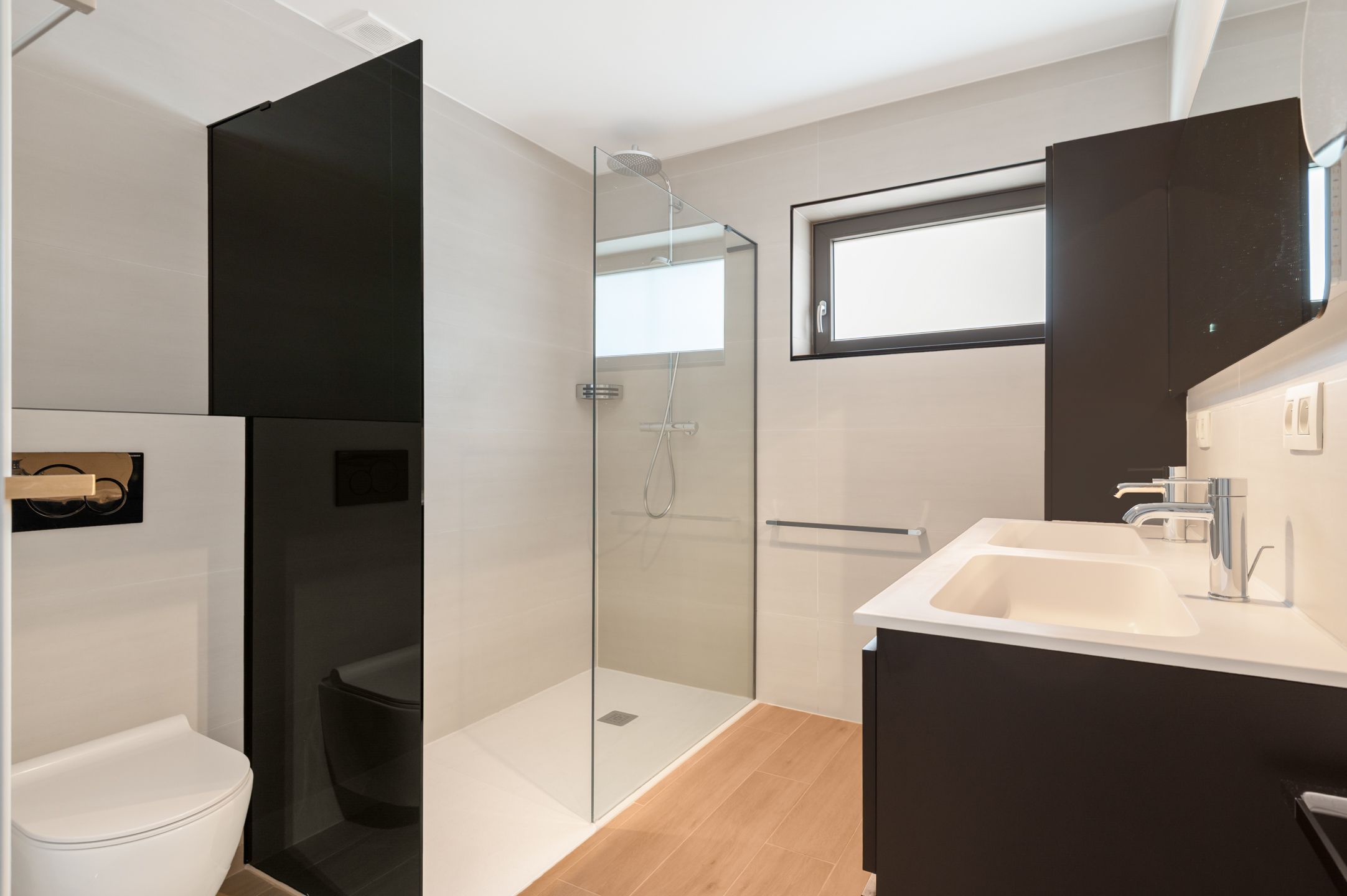 Unieke laagbouwvilla met polyvalente ruimte op ruim perceel in Brasschaat! foto 17