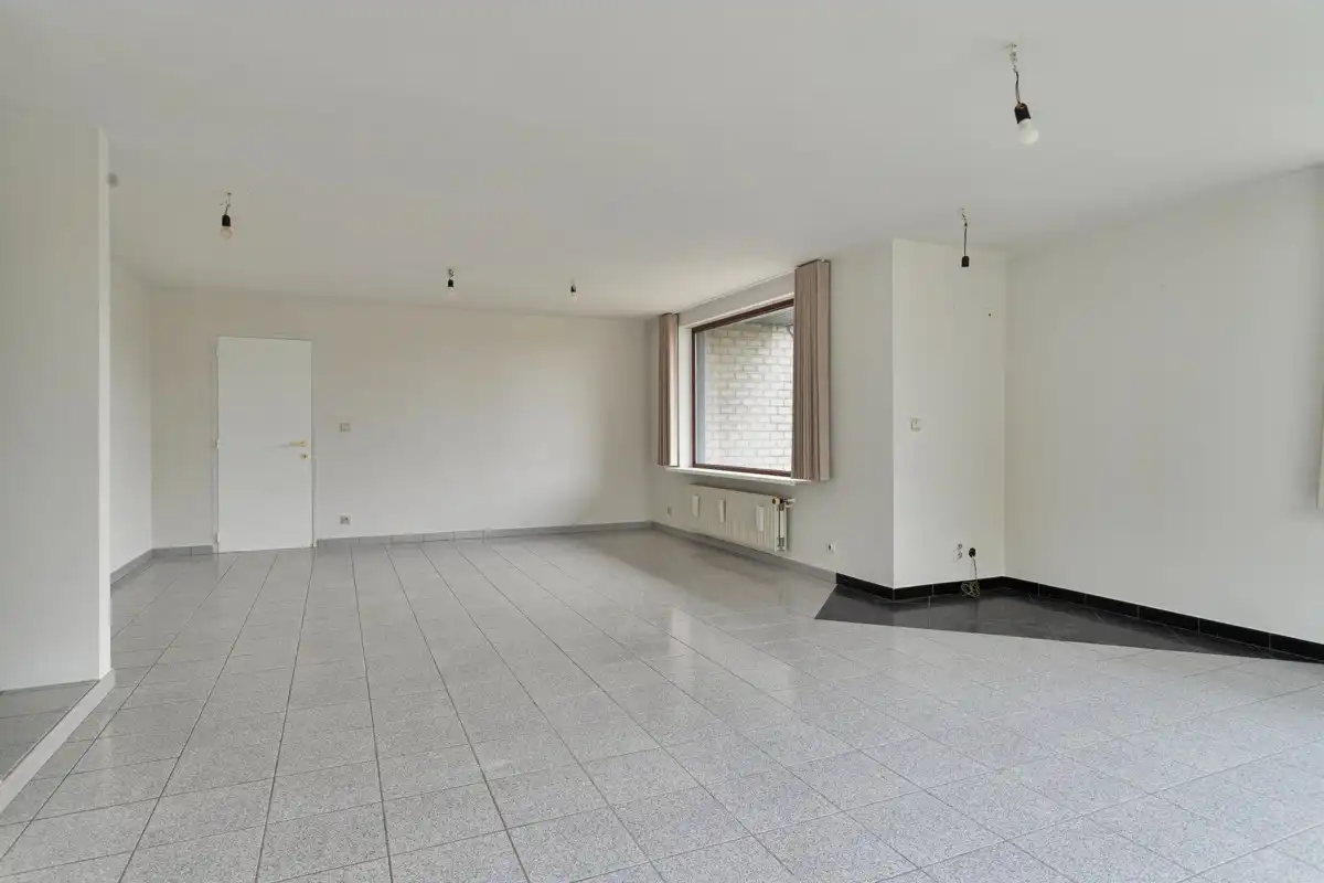 Ruime woning met thuiskantoor te Lendelede foto 4