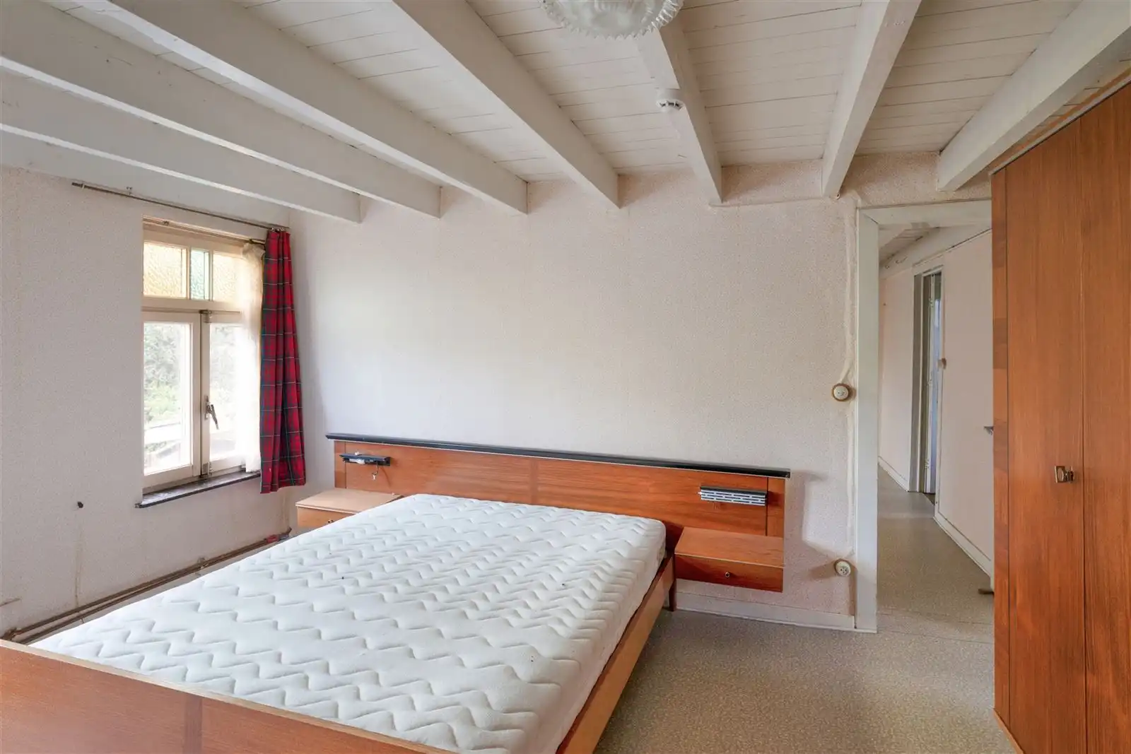 Prachtig gelegen te renoveren  Hoeve woning met stallingen en weides foto 22