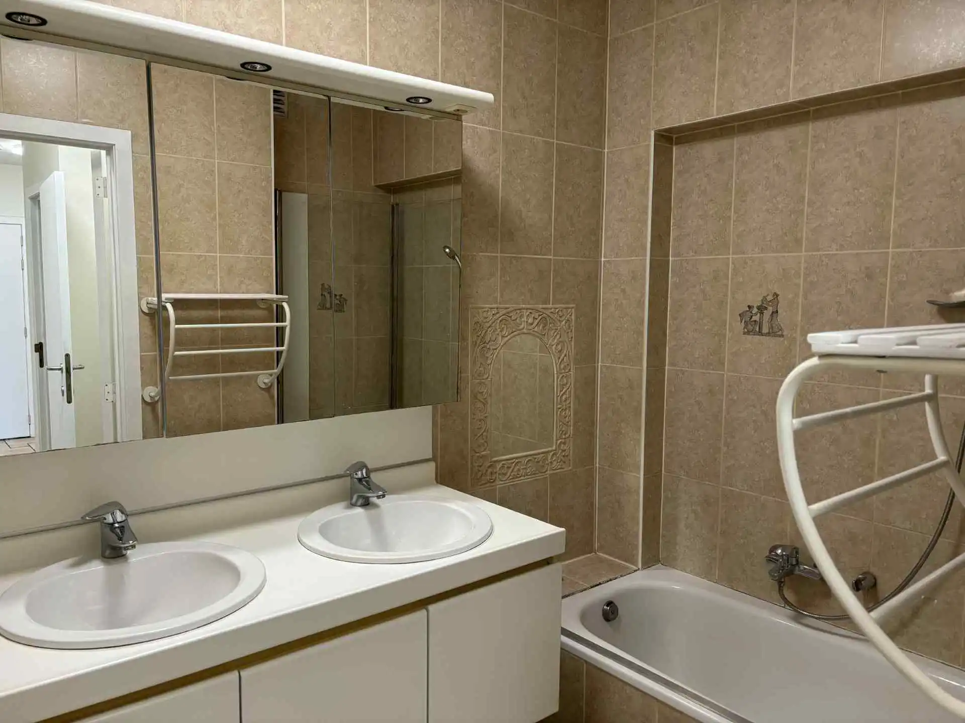 HERZELE - Ruim appartement vlakbij station foto 11