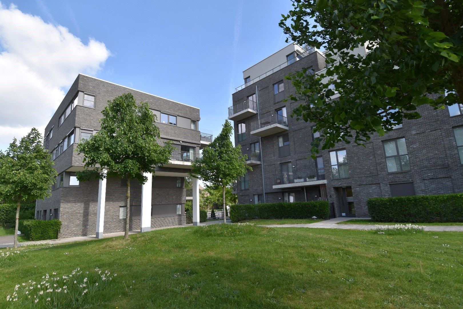 Instapklaar appartement met zicht op de markt, 2 slaapkamers in hartje Gullegem foto {{pictureIndex}}