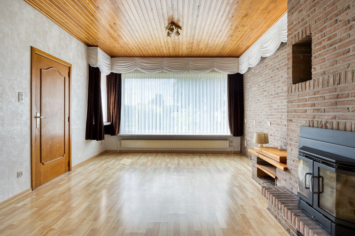 Ruim ingedeelde gelijkvloers woning met 4 slpks en bijgebouw/stal op 32 are foto 5