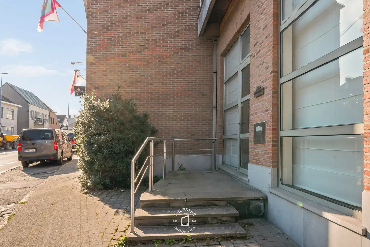 Veelzijdig investeringspand met 3 APP., MAGAZIJN, STAANPLAATSEN EN HANDELSPAND foto 7