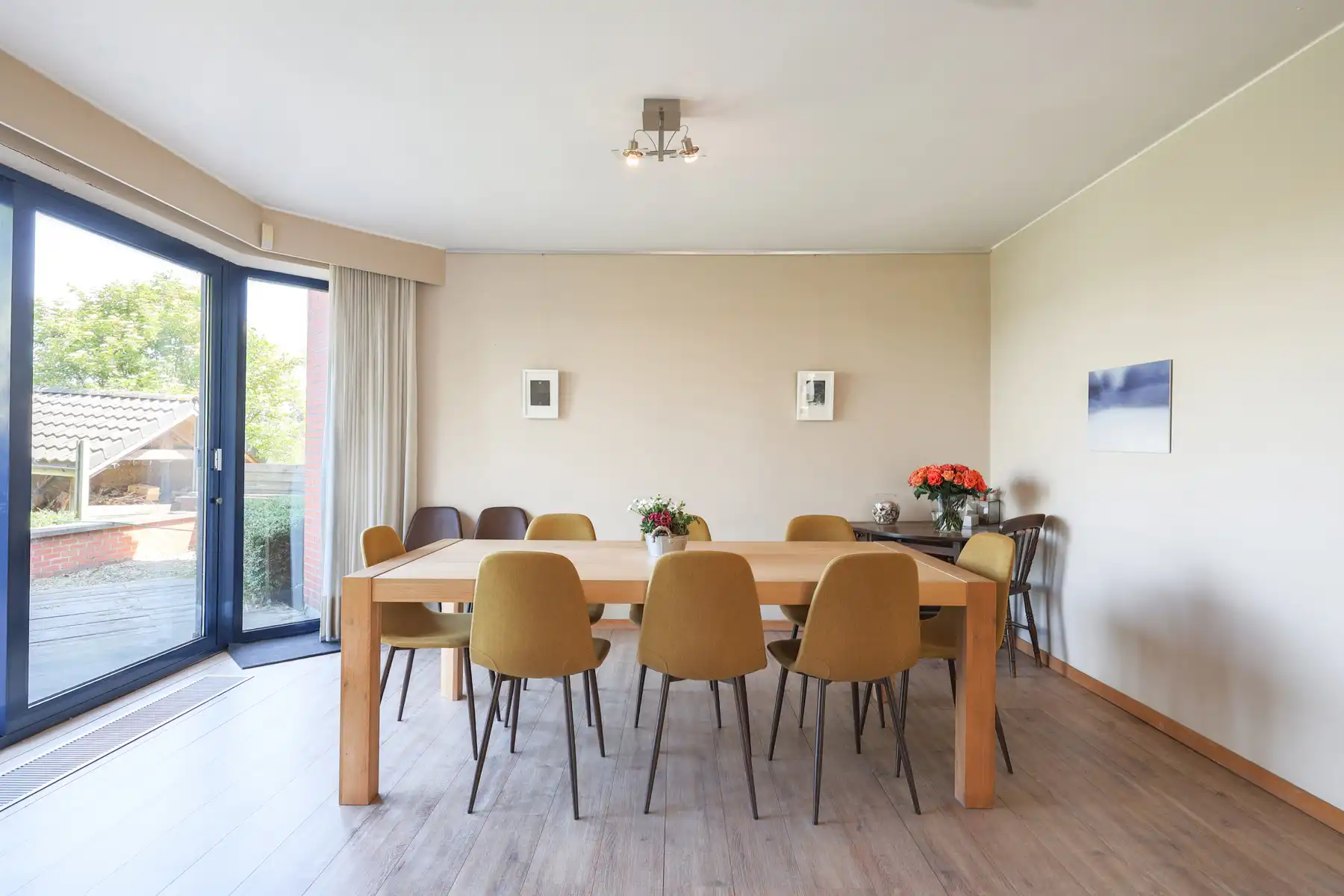 Vrijstaande woning op uniek perceel met zwembad foto 9