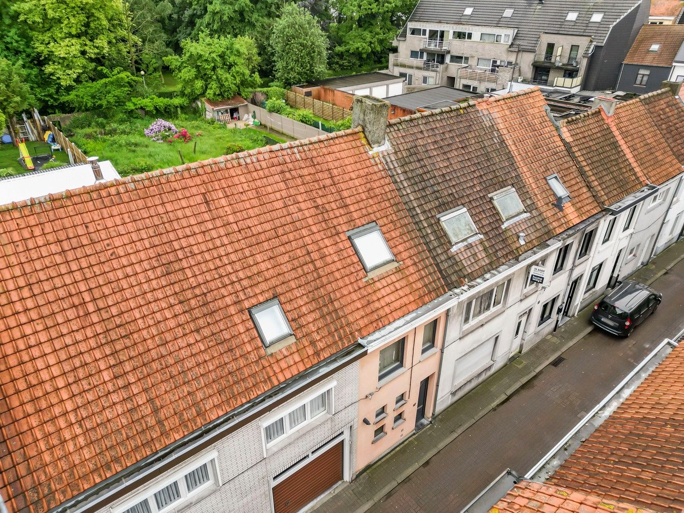 Totaal renovatie/ te slopen woning in het hartje van Eeklo foto 4