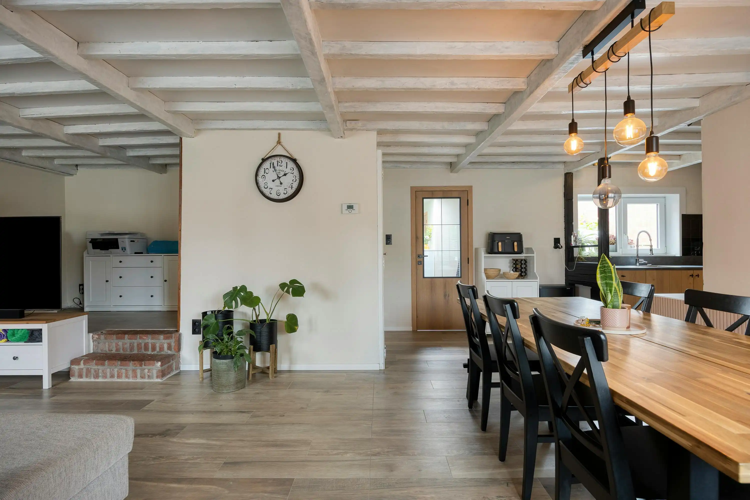Instapklaar huis met grote tuin te koop in Zandvliet! foto 6