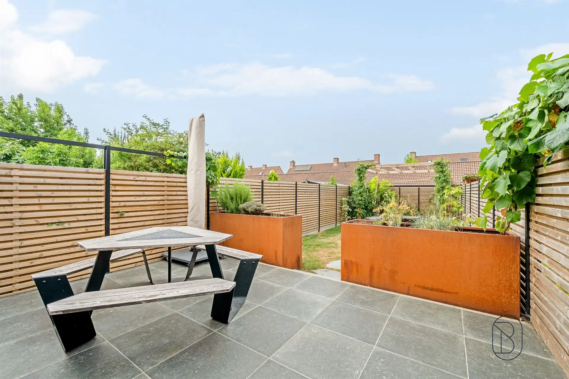 Recent gerenoveerde woning met 3 slk en leuke tuin! foto 4