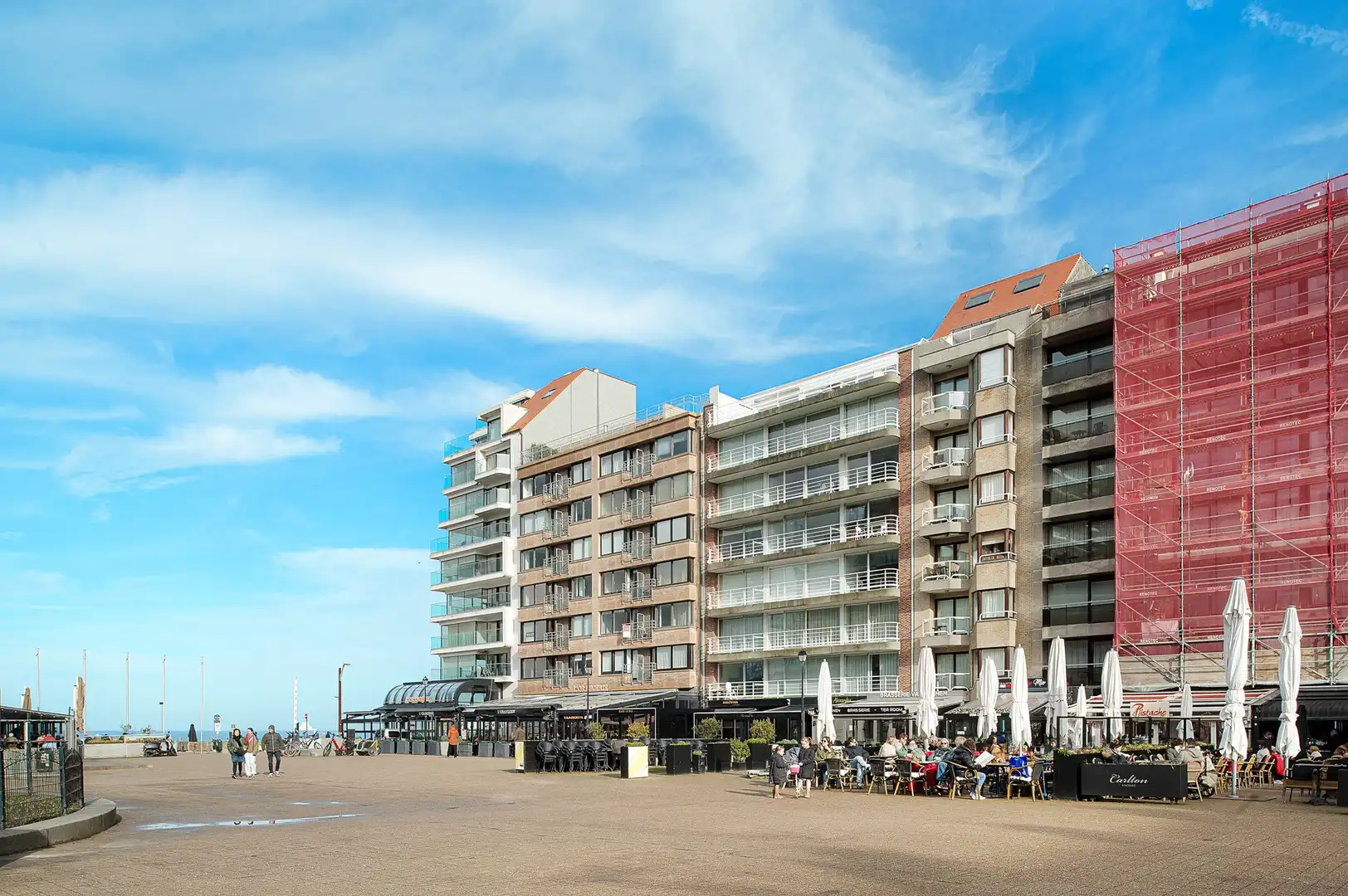 Ruim en lichtrijk penthouse-appartement met royale terrassen en open zeezicht . foto 27