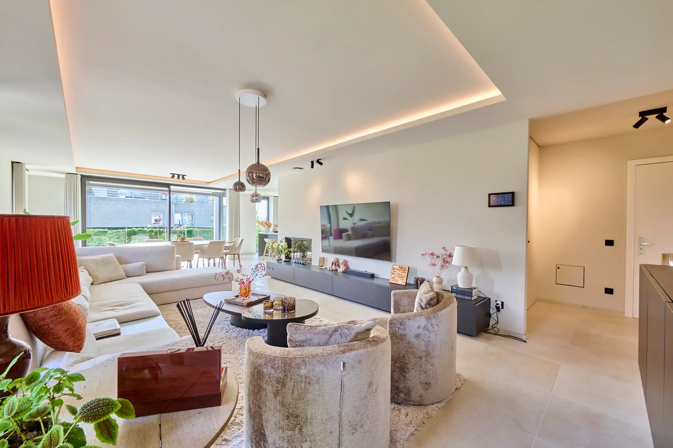 LUXUEUS GEMEUBELD APPARTEMENT MET TERRAS foto 2