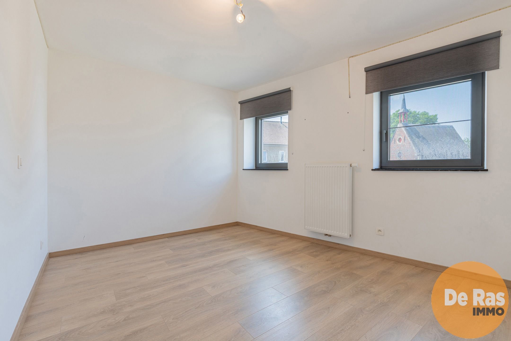 Herzele -  Totaal gerenoveerde woning met 4 slaapkamers, tuin en garage gelegen centrum Herzele foto 12