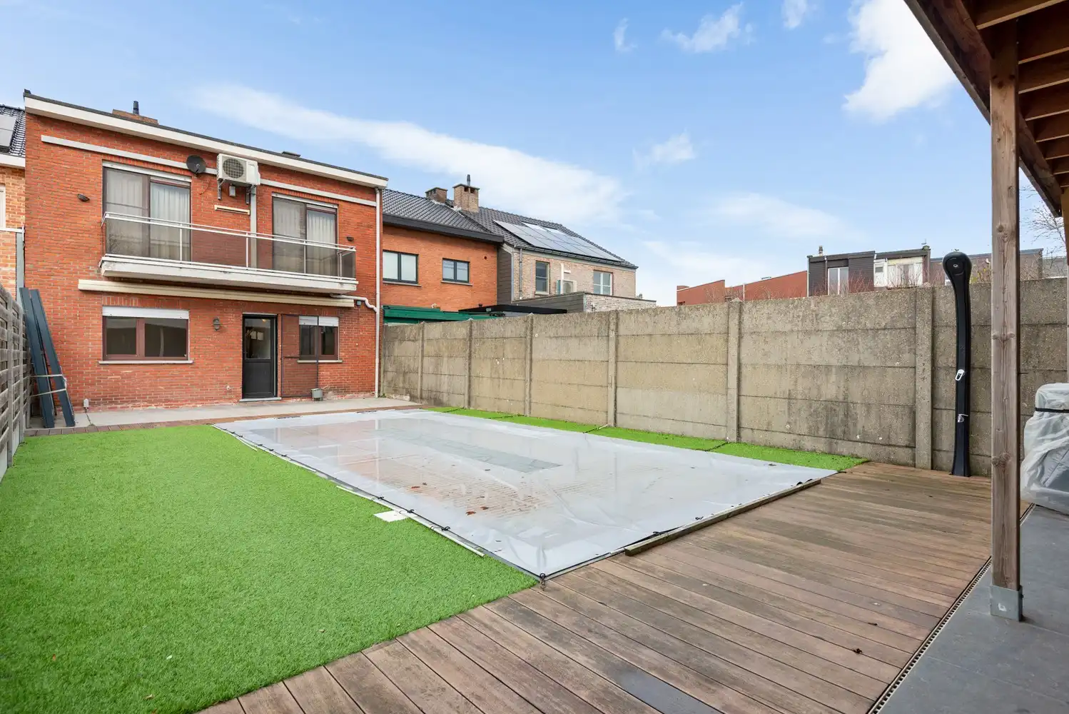 Tof gelijkvloers appartement met 2 slaapkamers, tuin en zwembad foto 14