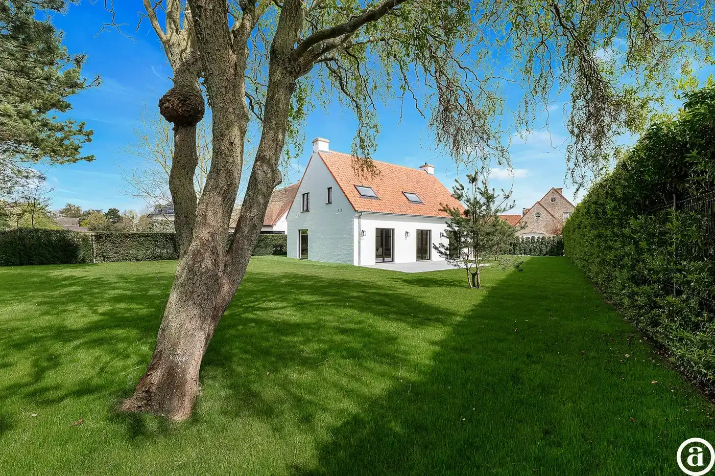 Gerenoveerde villa met 4slaapkamers en grote tuin in Knokke. foto 9