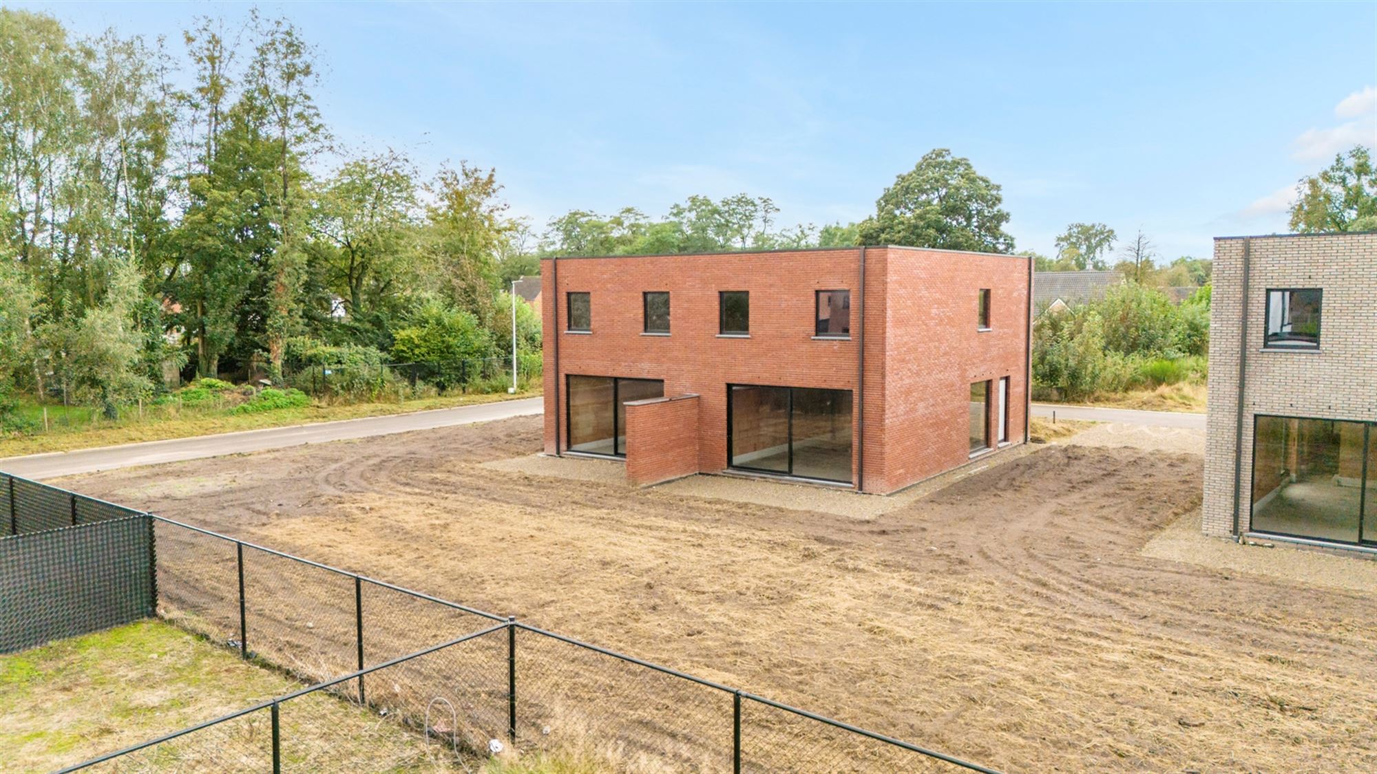 MODERNE NIEUWBOUWWONING MET 3 SLAAPKAMERS OP RUSTIGE DOCH CENTRALE LIGGING TE PEER foto 4