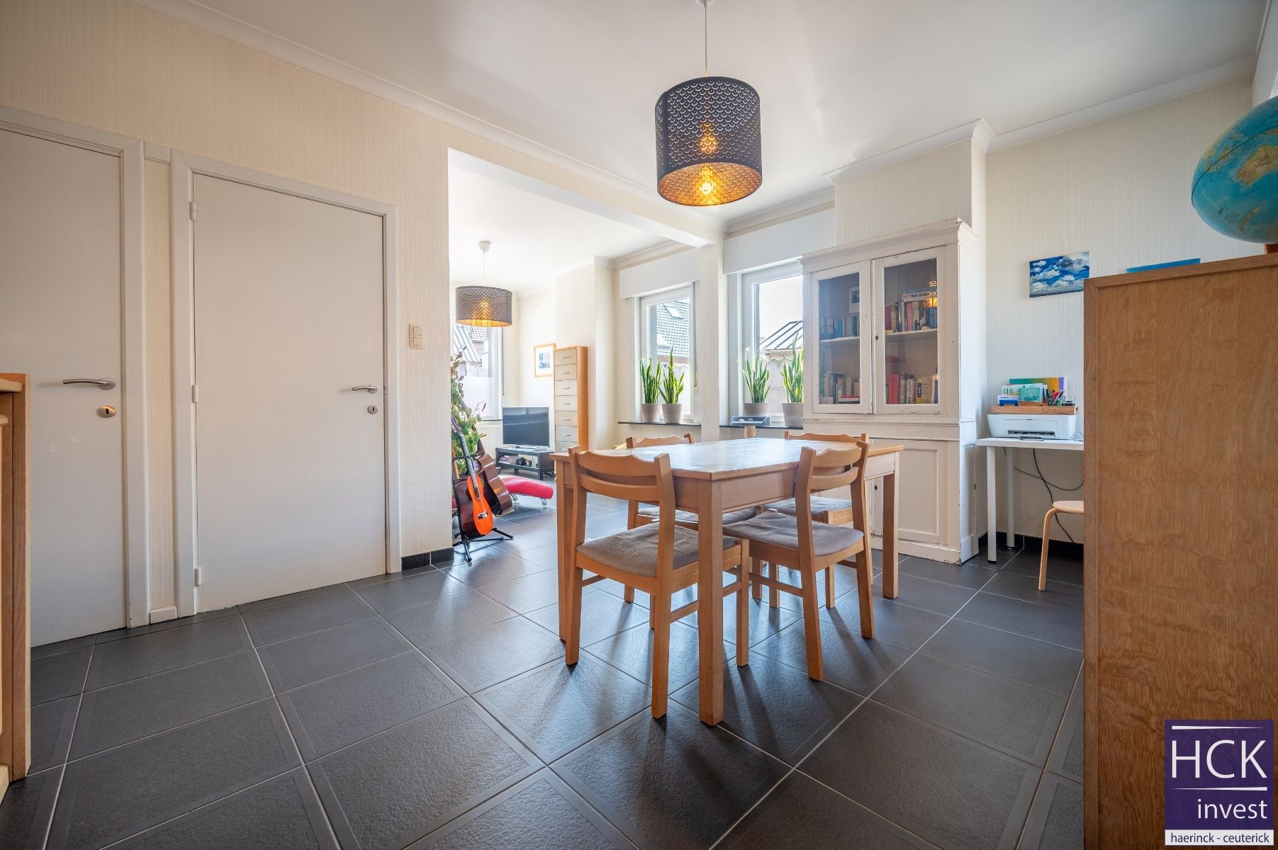 DEINZE - Instapklare woning met 2 SLPK. en tuin op topligging! foto 8