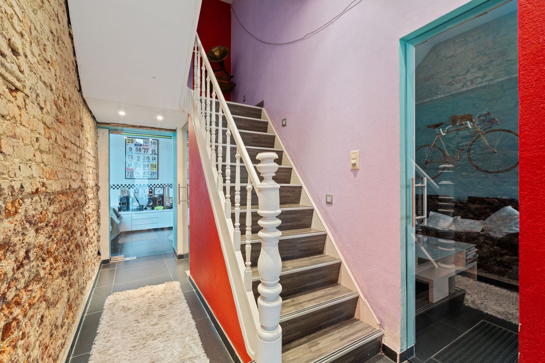 TE KOOP- instapklare woning met 3 slaapkamers en 2 badkamers foto 8