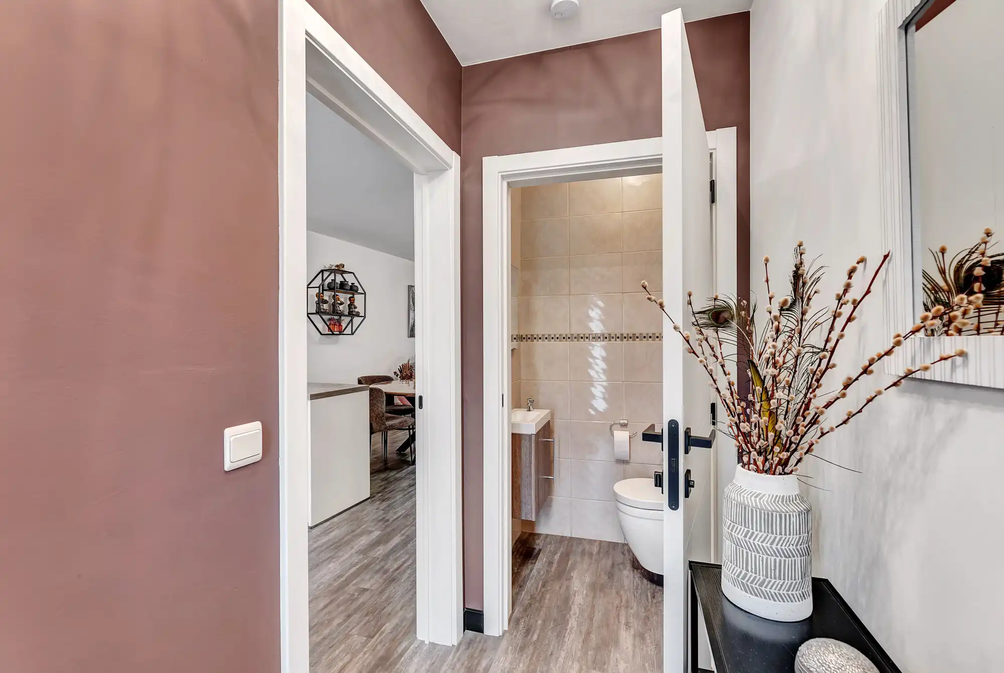 Instapklare woning met garage en tuin foto 13