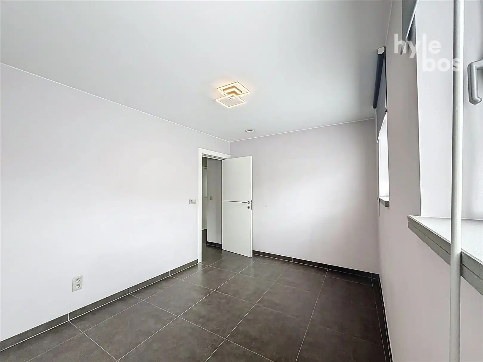 Instapklaar centraal gelegen appartement met garage foto 15